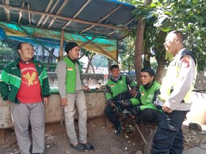 Kapolsubsektor Rawasari Patroli Dialogis Ke Komunitas Ojek Online