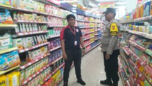 Kunjungi Minimarket Bhabinkamtibmas Johar Baru Berikan Imbauan Kamtibmas