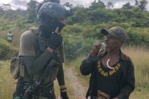 Tegur Sapa Kesatria Mayangkara Bahagiakan Masyarakat Kenyam
