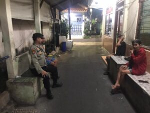 Patroli Dialogis Anggota Patroli Sambangi Warga Di Pos RW 10 Kelurahan Johar Baru