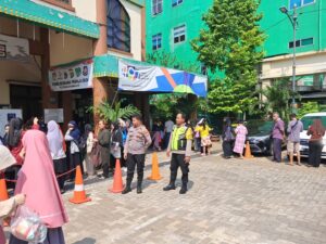 Pengamanan Kegiatan Tebus Murah Mie Instan Di Kelurahan Rawasari