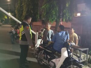 Panit Sabhara Sampaikan Imbauan Kamtibmas Ke Petugas Siskamling