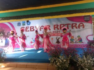 Bhabinkamtibmas Kelurahan Harapan Mulia Menghadiri Pembukaan Gebyar RPTRA 2024