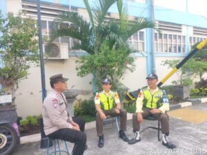 Patroli Dialogis dan Sambang Aiptu Sunarto Berikan Himbauan kepada Petugas Security Pergudangan Kemenkes RI