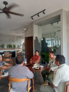 Bhabinkamtibmas Kelurahan Harapan Mulia melaksanakan kegiatan Door To Door