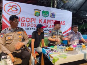 Ngopi Kamtibmas ” Bersama Kapolsek Di Poskamling RW 07 Kelurahan Bendungan Hilir