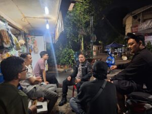 Aiptu Teguh Yuliyanto Sambangi Warganya Dini Hari Kelurahan Gelora
