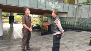 Patroli Unit Sabhara Berikan Imbauan Kepada Security Senayan Park