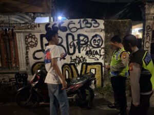 Unit Binmas Polsek Cempaka Putih Berikan Imbauan Kepada Remaja Yang Nongkrong