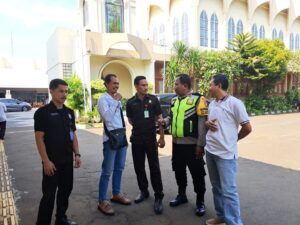 Aipda Ronianto Melaksanakan Pengamanan Ibadah Di Gereja Santo Paskalis