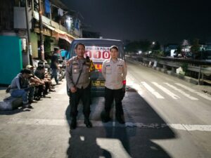 Unit Samapta Berikut Perwira Pengendali Polsek Kemayoran Melakukan Kegiatan Patroli Dialogis
