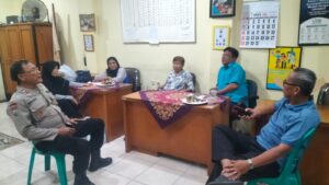 Sambang Pos Sekretariat RW, Bhabinkamtibmas Johar Baru Berikan Himbauan.