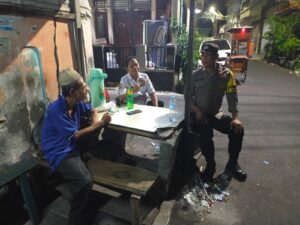 Lewat Sambang Bhabinkamtibmas Polsek Johar Baru Ajak Warga Wujudkan Kamtibmas Kondusif