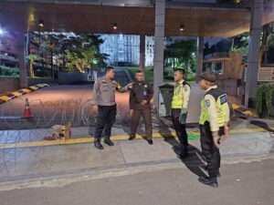 Kunjungan Aiptu Teguh Ke Menara Kompas