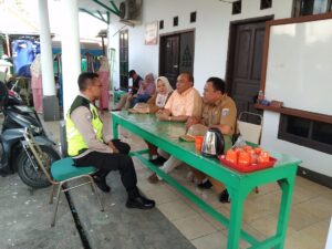 Aipda Wisnu Saputra Sambang Ketua RW 01 Cempaka Putih Timur