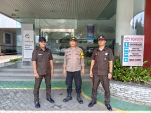 Patroli Dialogis Ke Showroom Toyota Auto 2000.