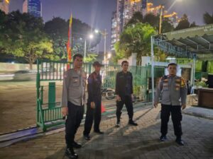 Kanit Binmas Dan Bhabinkamtibmas Kunjungi Poskamling RW 05 Kelurahan Bendungan Hilir