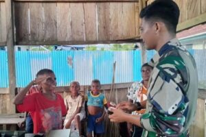 Liburan Telah Usai, Anak Pedalaman Mumugu Cukur Bersama Kesatria Mayangkara