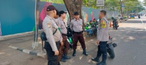 Bhabinkamtibmas Kelurahan Kebon Kosong Melaksanakan Kegiatan Sambang Dan Patroli Dialogis