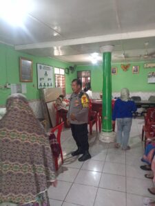 Bhabinkamtibmas Kelurahan Harapan Mulia Melakukan Monitoring Kegiatan Posyandu Balita dan Lansia