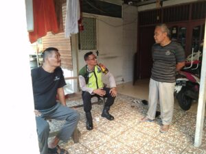 Bhabinkamtibmas Kelurahan Cempaka Putih Timur Sambangi Kediaman Warga Binaannya