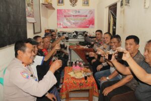 Polsek Kemayoran Mengadakan Kegiatan Ngopi Kamtibmas Di Wilayah RW.02 Kelurahan Gunung Sahari Selatan Kemayoran Jakarta Pusat