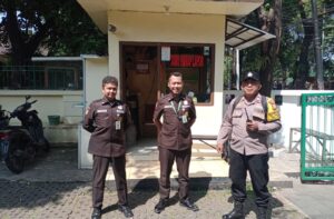 Patroli Bhabinkamtibmas Gondangdia Kepetugas Satpam Badan Restorasi Gambut dan Mangrove
