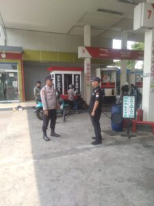 Kapolsubsektor Galur Berikan Himbauan Kepada Petugas Keamanan SPBU Galur.