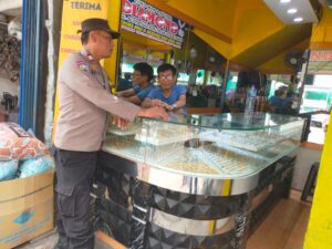 Sambang Ke Toko Emas, Bhabinkamtibmas Kelurahan Galur