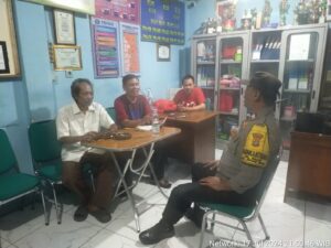 Sambang Pos RW, Bhabinkamtibmas Galur Dialog Berikan Himbauan.