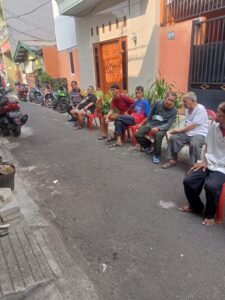 Bhabinkamtibmas Kelurahan Harapan Mulia Melakukan Kegiatan Takziah di Kediaman Warga Yang Meninggal Dunia.