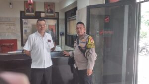 Bhabinkamtibmas Kelurahan Gunung Sahari Selatan Melaksanakan Kegiatan Sambang Dan Patroli Dialogis