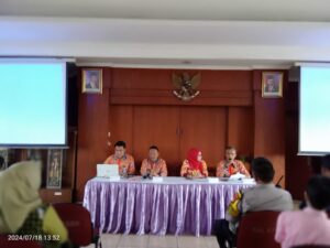 Bhabinkamtibmas Kelurahan Gunung Sahari Selatan Menghadiri Rapat Kinerja RT Dan RW Bersama Dengan 3 Pilar