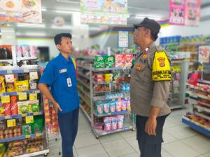 Sambang Wilayah Bhabinkamtibmas Galur Imbauan Kepada Karyawati Indomaret