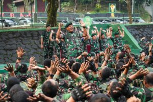 Pangkostrad Berikan Arahan kepada Prajurit Kostrad di Sanggabuana