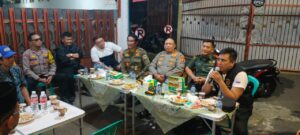 Ngopi Kamtibmas” Kapolsek Bersama Warga Di Poskamling RW 07 Kelurahan Kampung Rawa.