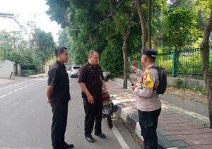 Patroli Jumat Pagi Bhabinkamtibmas Kepemukiman Warga Gondangdia Menteng