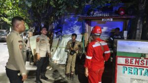 Patroli Dialogis Anggota Patroli Polsek Johar Baru Monitoring Perbaikan Jaringan Listrik KAI.