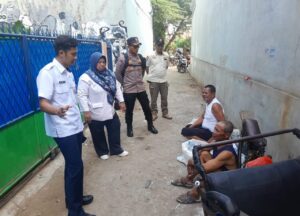 Patroli Wilayah Bhabinkamtibmas Bersama Tiga Pilar Sambangi Warga.