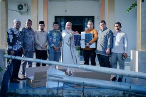 Serahkan Bantuan Lampu PJU untuk Desa dan Pesantren, Pj Bupati Fitriany Farhas: Ini Hasil Lobi ke Kementerian dan Provinsi