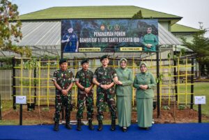 Komandan Brigif 1 Jaya Sakti dan Ketua Persit KCK Cabang XI Brigif 1 PD Jaya melakukan kunjungan ke Batalyon Infanteri 202/TM.