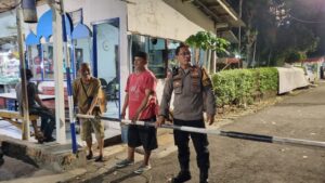 Patroli Dialogis Malam Hari Di Poskamling RW 04 Kelurahan Karet Tengsin