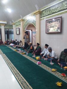 Bhabinkamtibmas Dan Babinsa Menghadiri ” Santunan Anak Yatim Dan Dhuafa ” Di Masjid Al Muhajirin