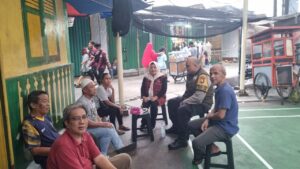 Bhabinkamtibmas Kunjungi Warga Pagi Hari Di RW 04 Kelurahan Kampung Bali