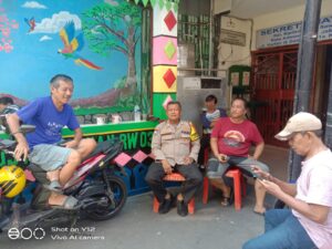 Anggota Binmas Polsek Sawah Besar Patroli dan Sambang Dialogis