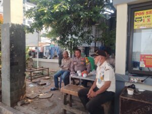 Anggota Binmas Polsek Sawah Besar Patroli dan Sambang Dialogis
