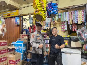 Patroli Malam Hari Anggota Patroli Sambang Dialogis Warga