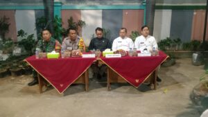 Bhabinkamtibmas Kelurahan Serdang Menghadiri Rapat Kinerja RT Dan RW Bersama Dengan 3 Pilar