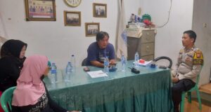 Aiptu Deny S.P Sambangi Ketua RW Dan Warga Pemukiman RW 03 Kelurahan Kebon Melati