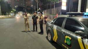 Aiptu Suparmin Berikan Imbauan Di Jalan Karet Pasar Baru Timur V
